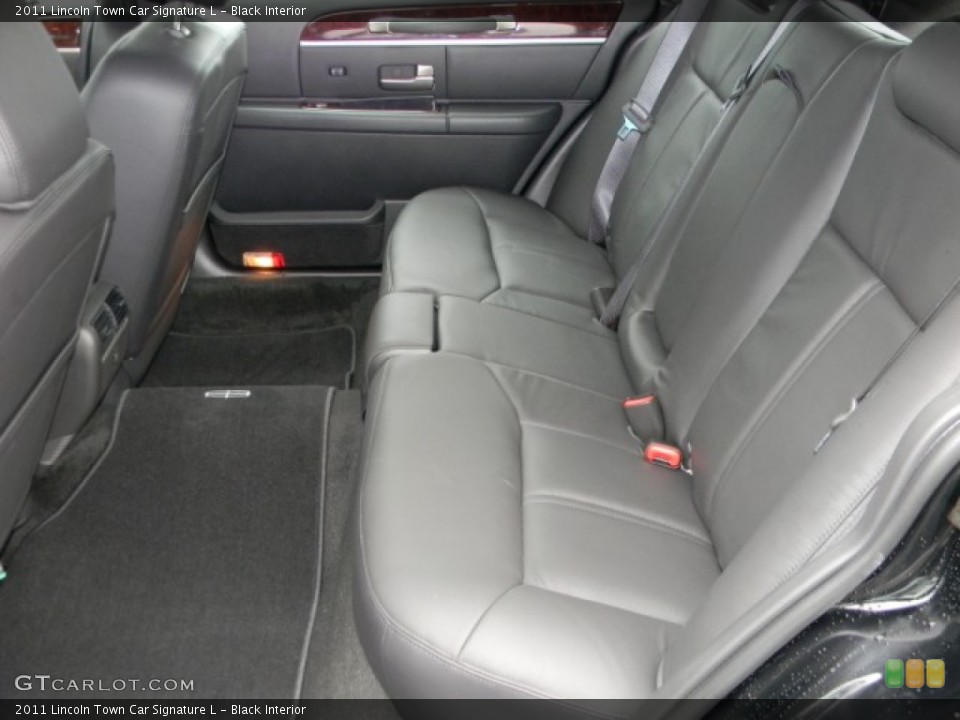 Black Interior Photo for the 2011 Lincoln Town Car Signature L #57886618