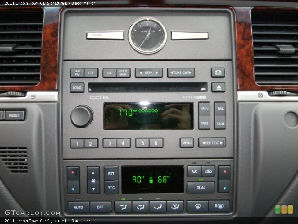 Black Interior Controls for the 2011 Lincoln Town Car Signature L #57886627