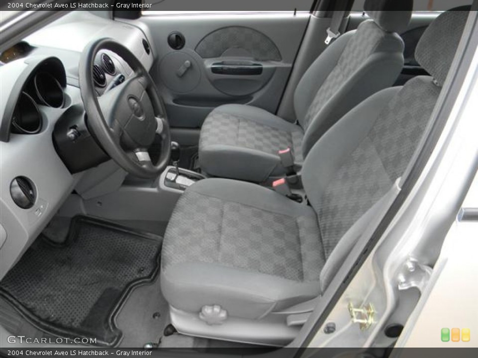 Gray Interior Photo for the 2004 Chevrolet Aveo LS Hatchback #57965588