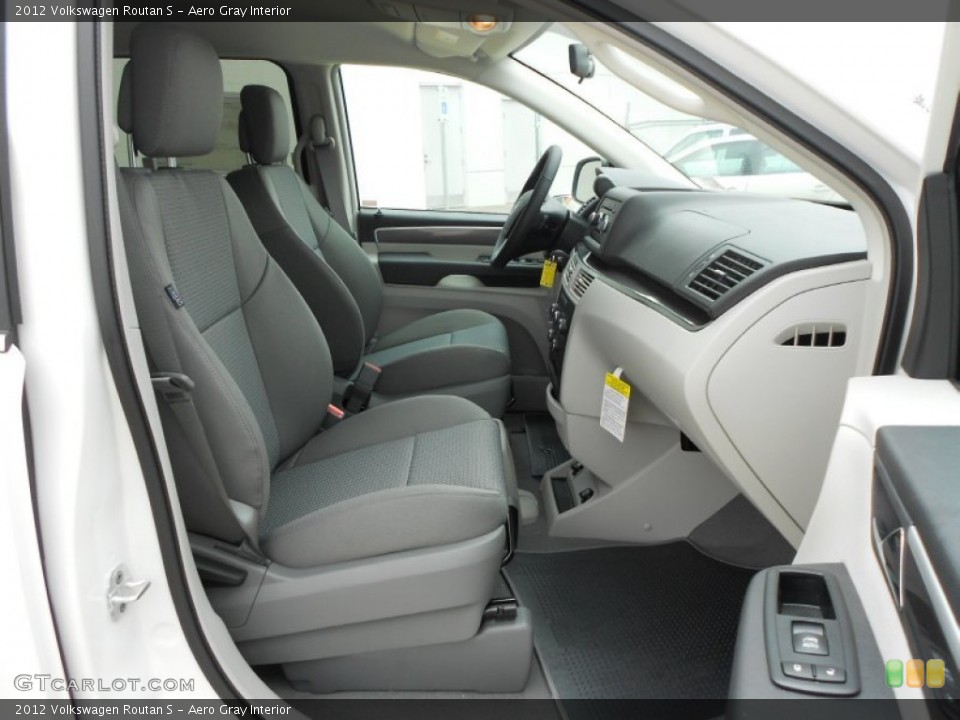 Aero Gray Interior Photo for the 2012 Volkswagen Routan S #57990638
