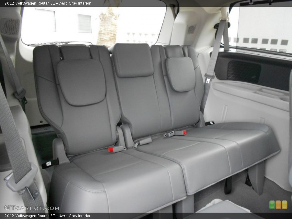 Aero Gray Interior Photo for the 2012 Volkswagen Routan SE #57990914