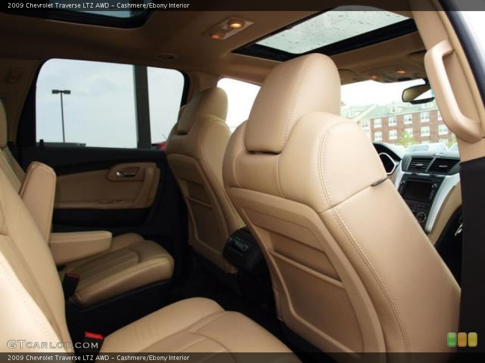 Cashmere/Ebony Interior Photo for the 2009 Chevrolet Traverse LTZ AWD #58004366