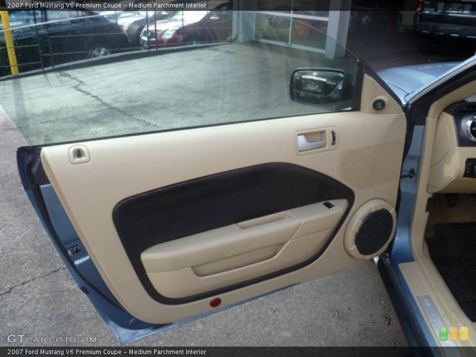 Medium Parchment Interior Door Panel for the 2007 Ford Mustang V6 Premium Coupe #58022573