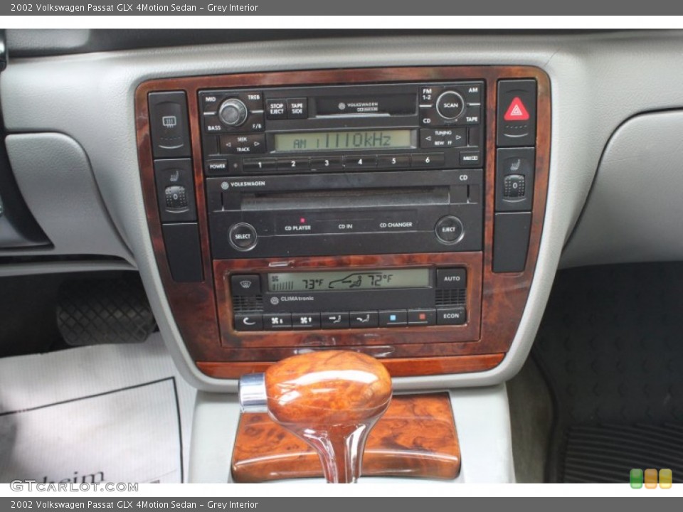 Grey Interior Controls for the 2002 Volkswagen Passat GLX 4Motion Sedan #58035932