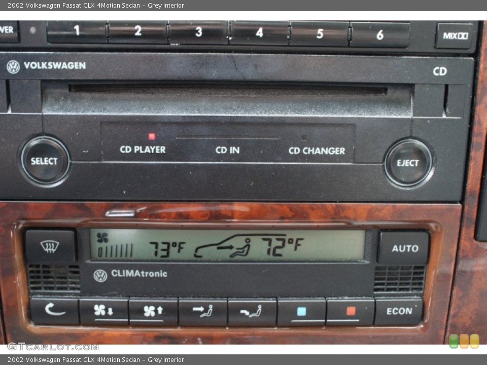 Grey Interior Controls for the 2002 Volkswagen Passat GLX 4Motion Sedan #58035983
