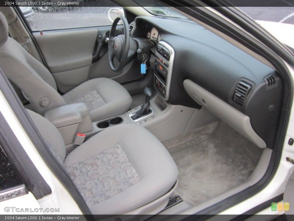 Gray Interior Photo for the 2004 Saturn L300 1 Sedan #58136717
