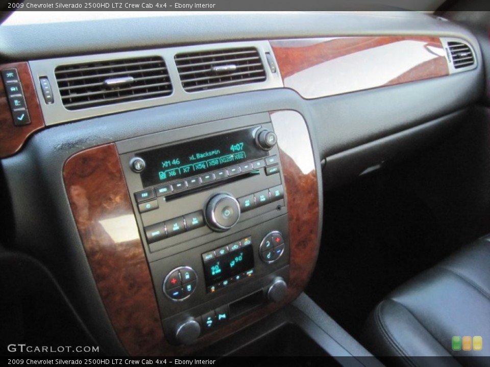 Ebony Interior Controls for the 2009 Chevrolet Silverado 2500HD LTZ Crew Cab 4x4 #58173198