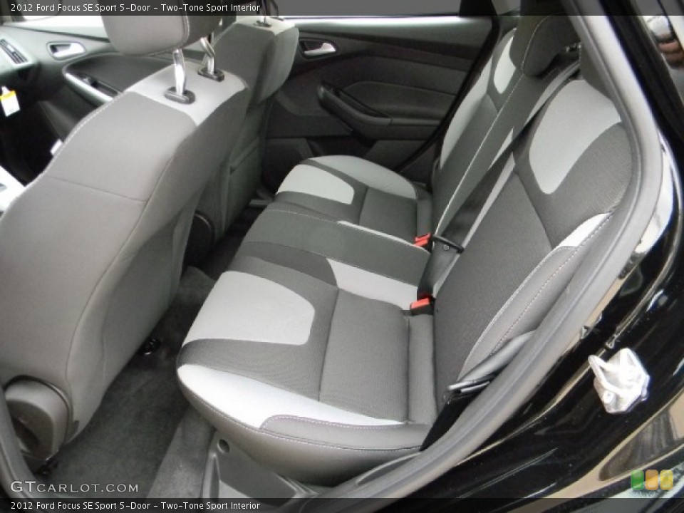 Two-Tone Sport Interior Photo for the 2012 Ford Focus SE Sport 5-Door #58190997