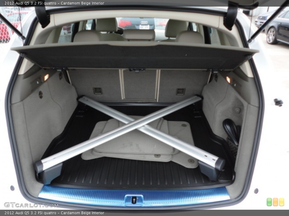 Cardamom Beige Interior Trunk for the 2012 Audi Q5 3.2 FSI quattro #58193559