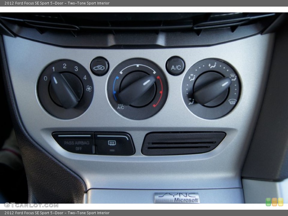 Two-Tone Sport Interior Controls for the 2012 Ford Focus SE Sport 5-Door #58230162