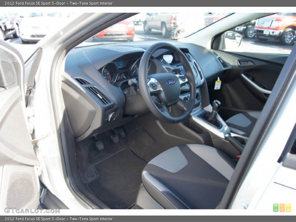 Two-Tone Sport Interior Photo for the 2012 Ford Focus SE Sport 5-Door #58231040