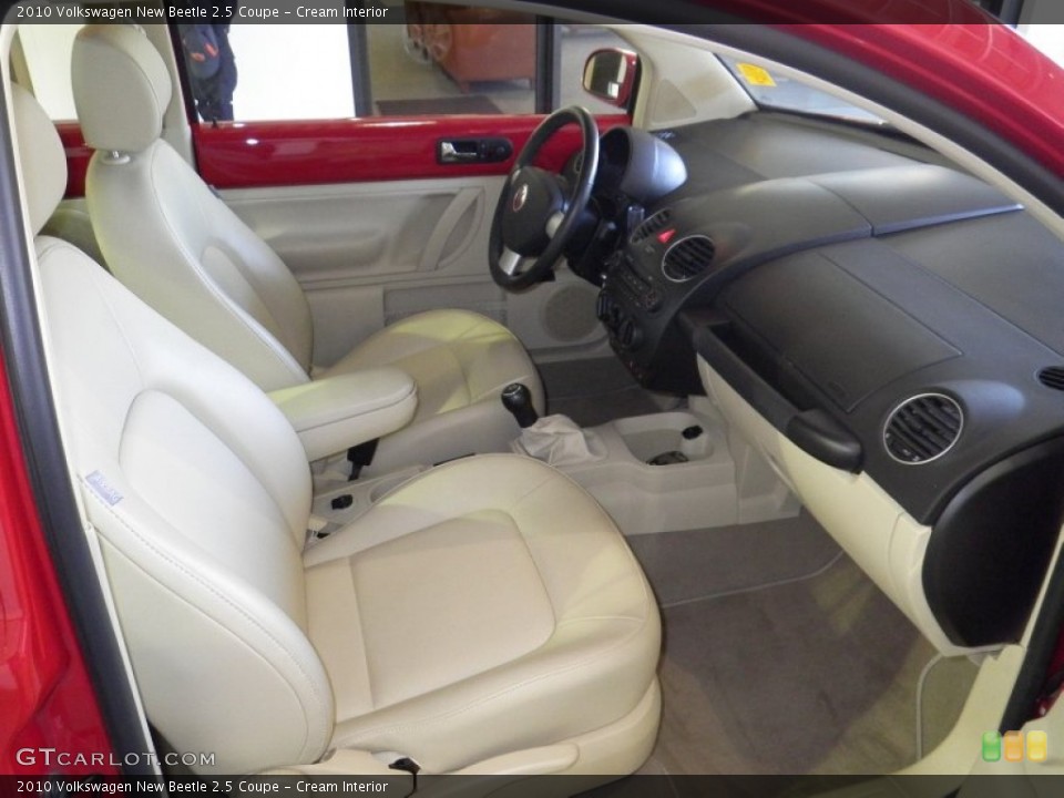 Cream Interior Photo for the 2010 Volkswagen New Beetle 2.5 Coupe #58246954