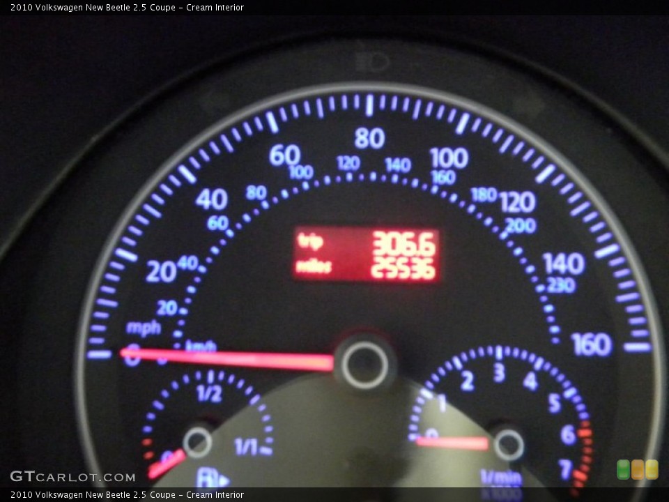 Cream Interior Gauges for the 2010 Volkswagen New Beetle 2.5 Coupe #58246993