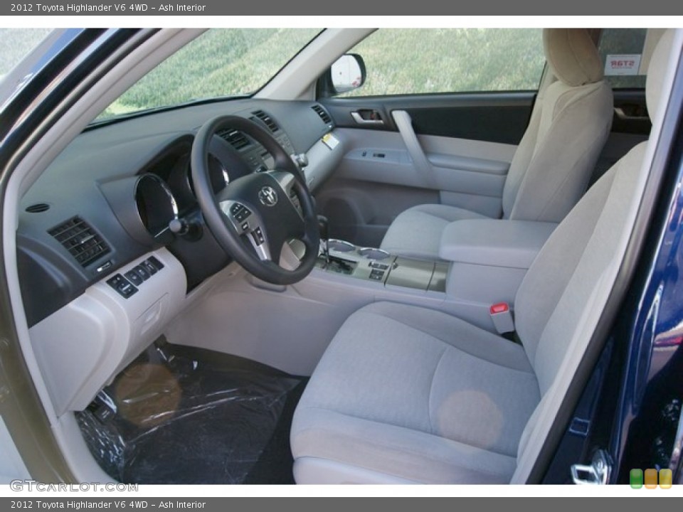 Ash Interior Photo for the 2012 Toyota Highlander V6 4WD #58292018