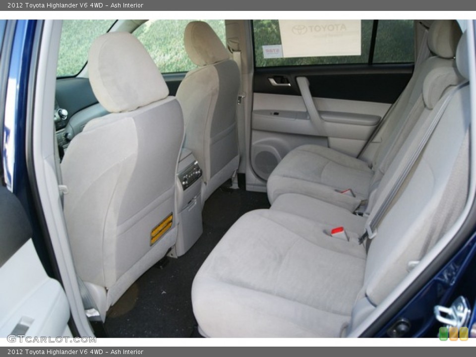 Ash Interior Photo for the 2012 Toyota Highlander V6 4WD #58292059