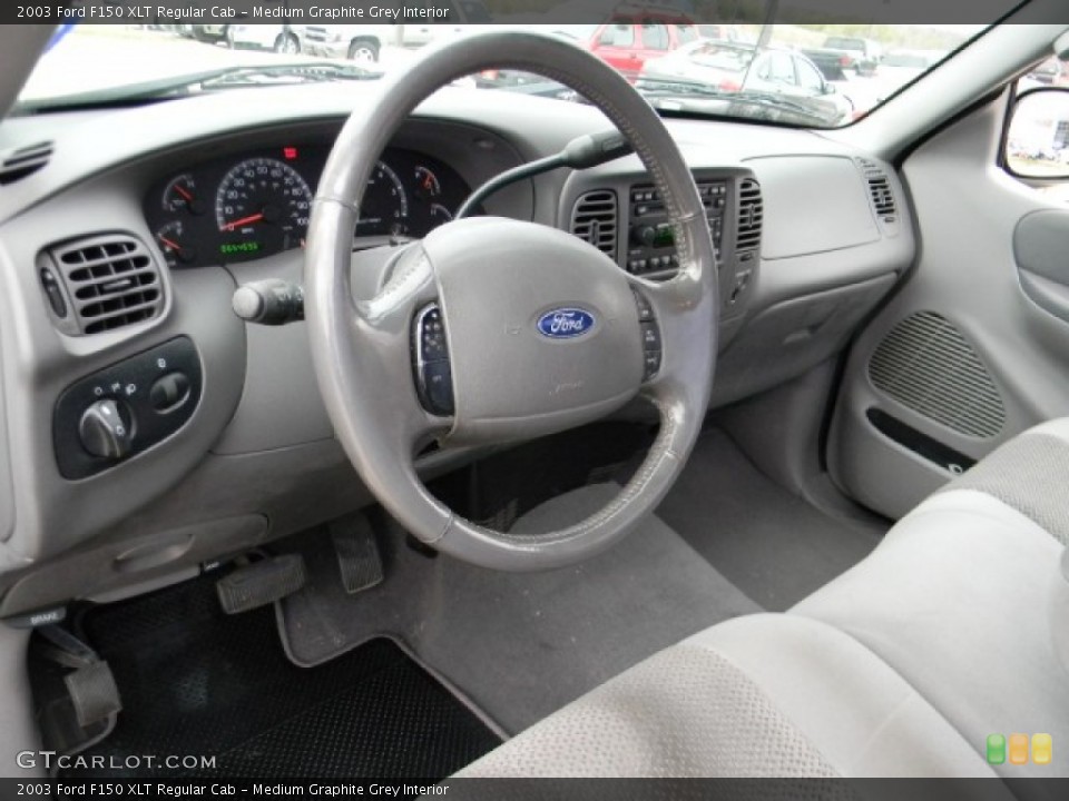 Medium Graphite Grey Interior Photo for the 2003 Ford F150 XLT Regular Cab #58313640