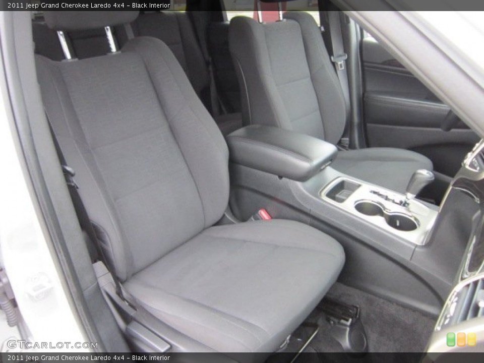 Black Interior Photo for the 2011 Jeep Grand Cherokee Laredo 4x4 #58384062