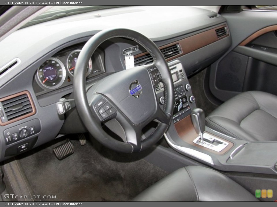 Off Black 2011 Volvo XC70 Interiors