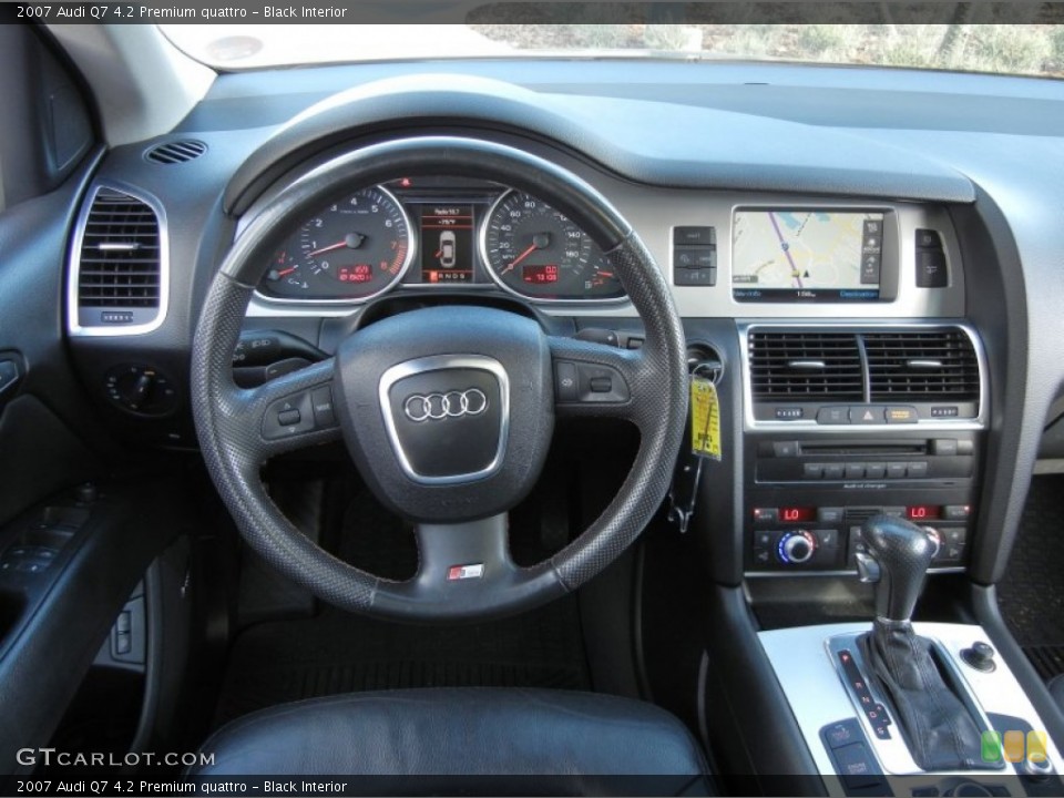 Black Interior Dashboard for the 2007 Audi Q7 4.2 Premium quattro #58420914