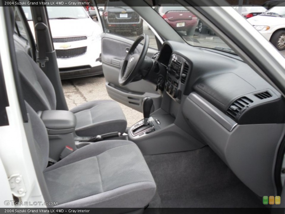 Gray Interior Photo for the 2004 Suzuki Grand Vitara LX 4WD #58422384