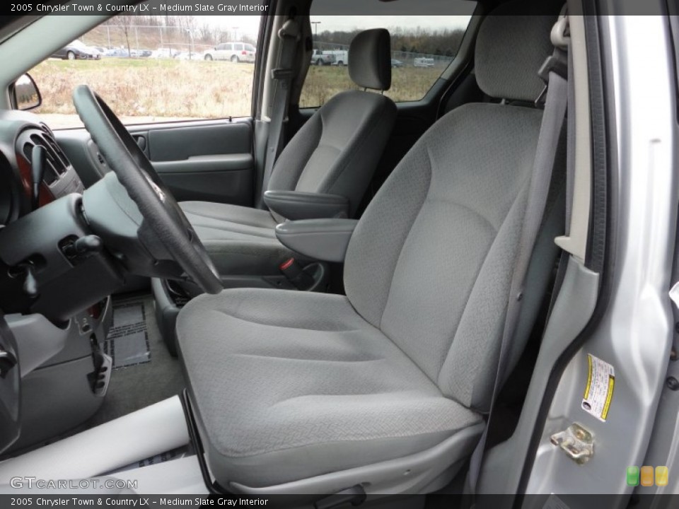 Medium Slate Gray Interior Photo for the 2005 Chrysler Town & Country LX #58431726
