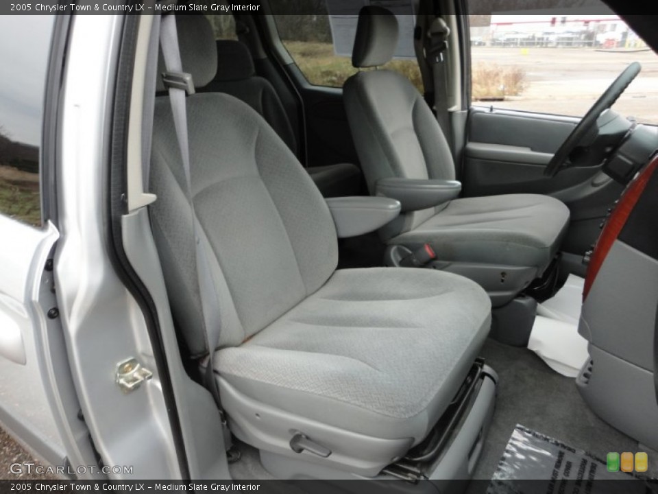 Medium Slate Gray Interior Photo for the 2005 Chrysler Town & Country LX #58431822