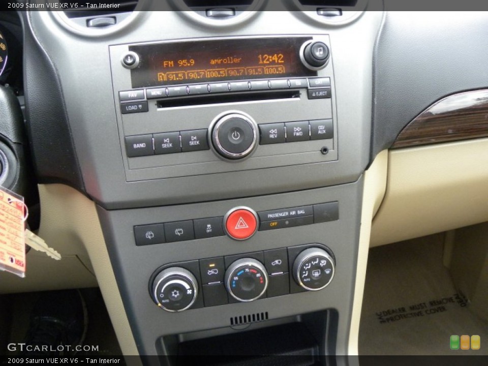 Tan Interior Controls for the 2009 Saturn VUE XR V6 #58508888