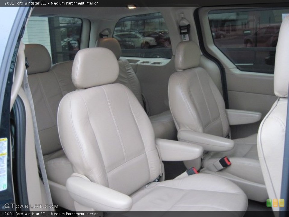Medium Parchment Interior Photo for the 2001 Ford Windstar SEL #58543352