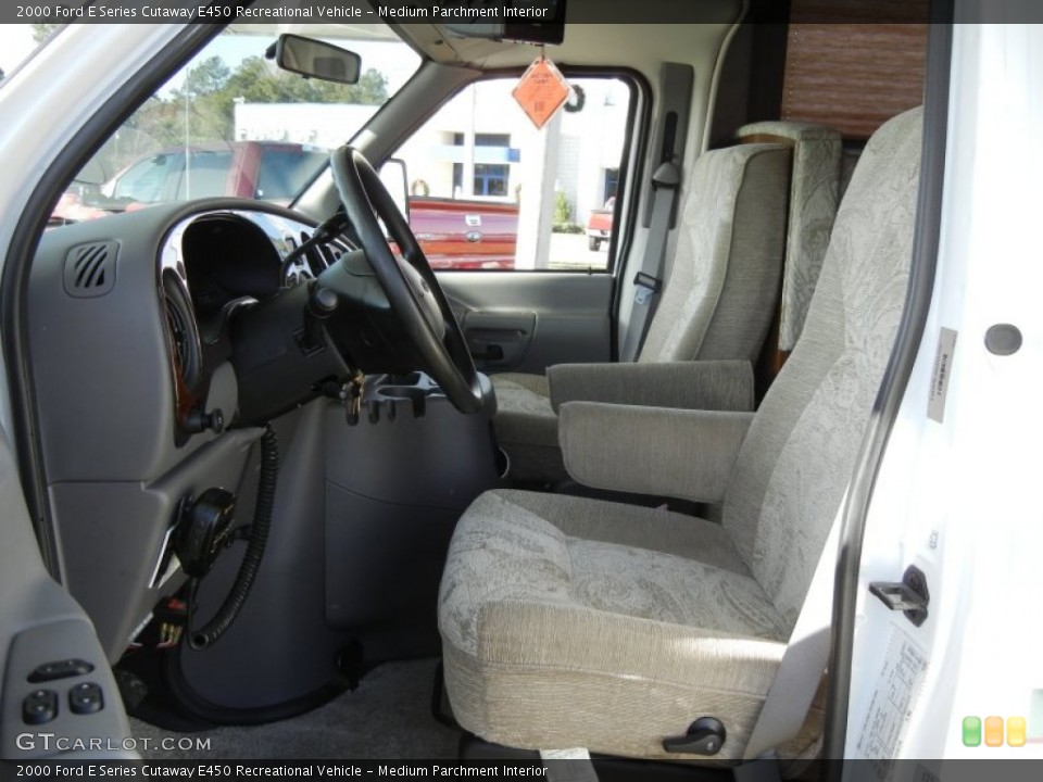 Medium Parchment Interior Photo for the 2000 Ford E Series Cutaway E450 Recreational Vehicle #58554220