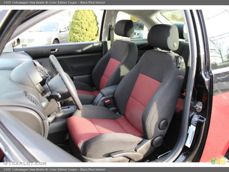 Black/Red Interior Photo for the 2005 Volkswagen New Beetle Bi-Color Edition Coupe #58556853