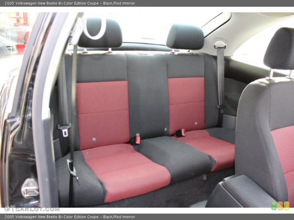 Black/Red Interior Photo for the 2005 Volkswagen New Beetle Bi-Color Edition Coupe #58556954