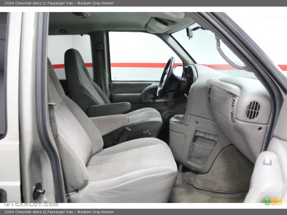 Medium Gray Interior Photo for the 2004 Chevrolet Astro LS Passenger Van #58600380