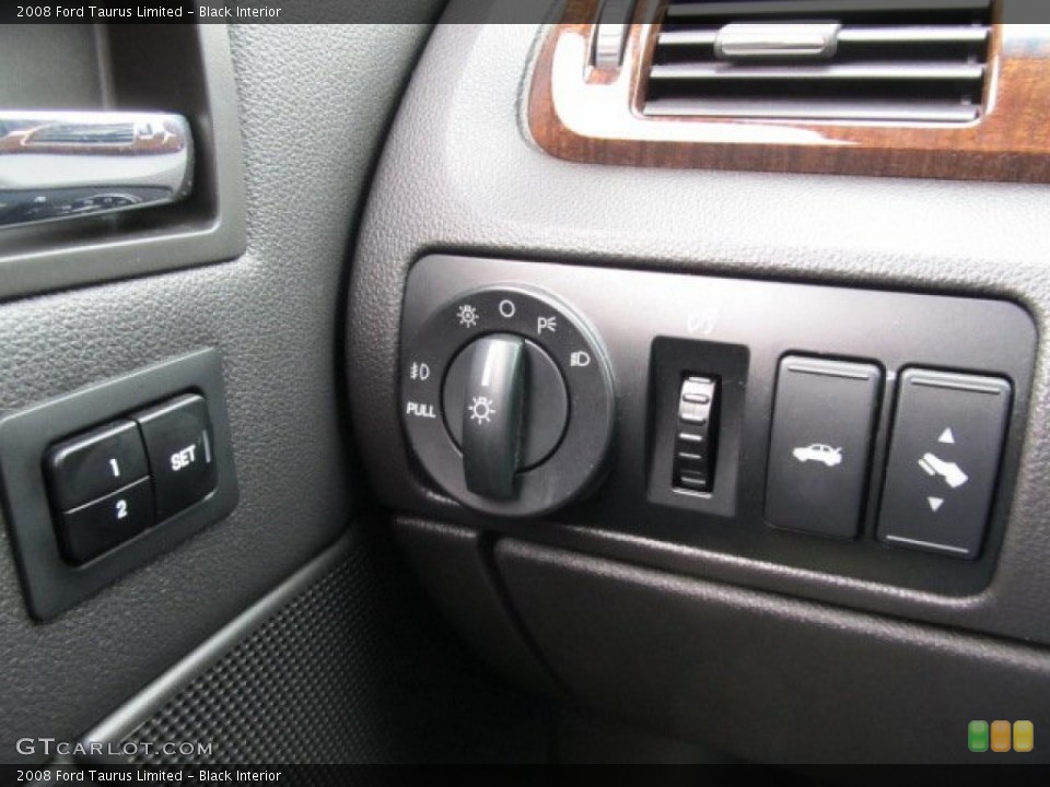 Black Interior Controls for the 2008 Ford Taurus Limited #58612853
