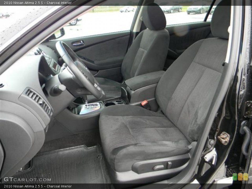 Charcoal Interior Photo for the 2010 Nissan Altima 2.5 S #58681682
