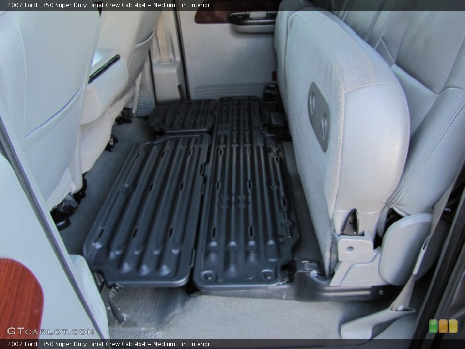 Medium Flint Interior Photo for the 2007 Ford F350 Super Duty Lariat Crew Cab 4x4 #58722845