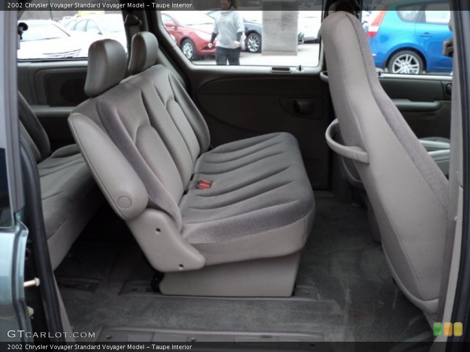 Taupe Interior Photo for the 2002 Chrysler Voyager  #58748751