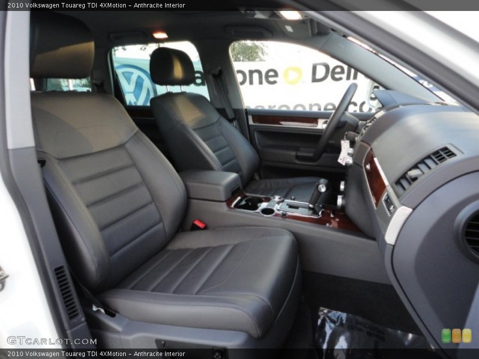 Anthracite Interior Photo for the 2010 Volkswagen Touareg TDI 4XMotion #58783789