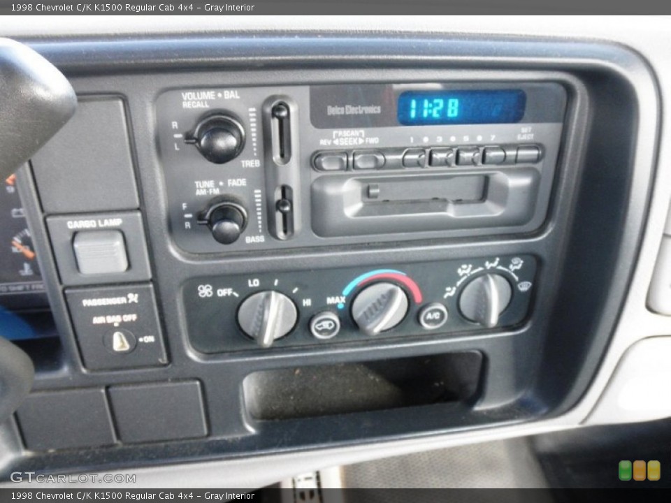 Gray Interior Controls for the 1998 Chevrolet C/K K1500 Regular Cab 4x4 #58795668