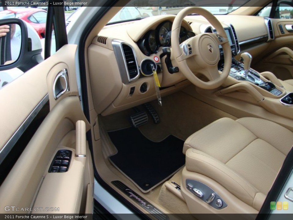 Luxor Beige Interior Photo for the 2011 Porsche Cayenne S #58797996