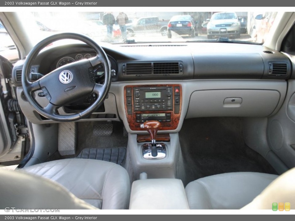 Grey Interior Dashboard for the 2003 Volkswagen Passat GLX Wagon #58862915