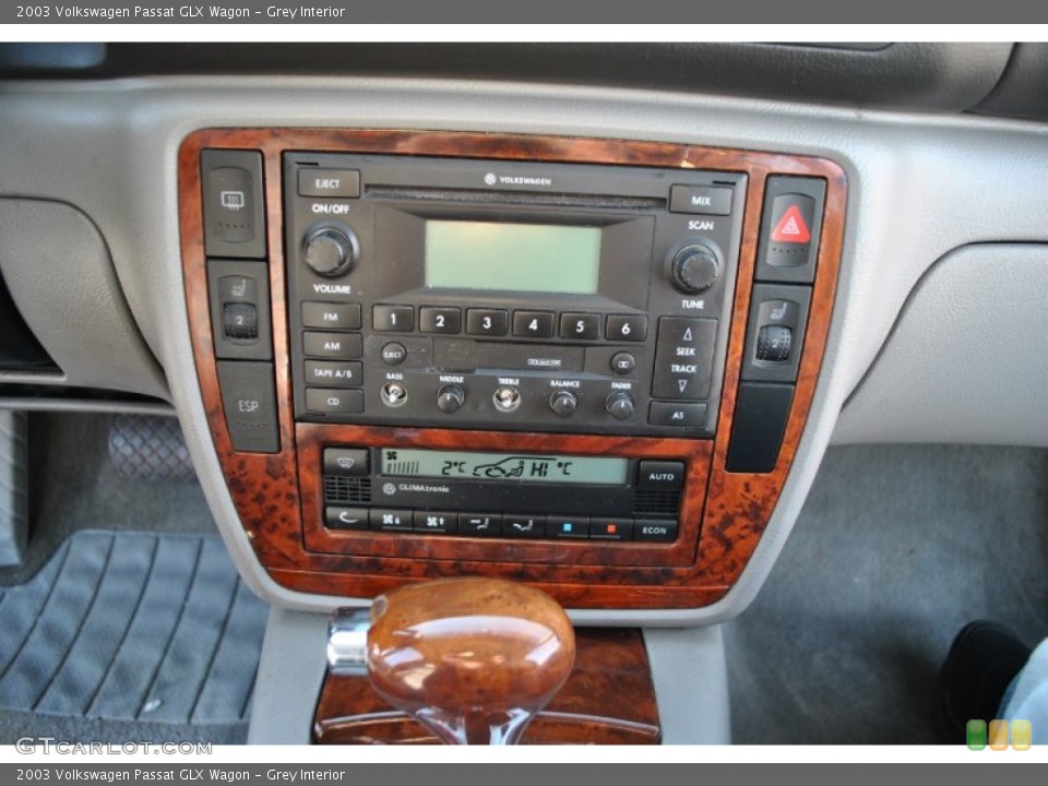 Grey Interior Controls for the 2003 Volkswagen Passat GLX Wagon #58862923