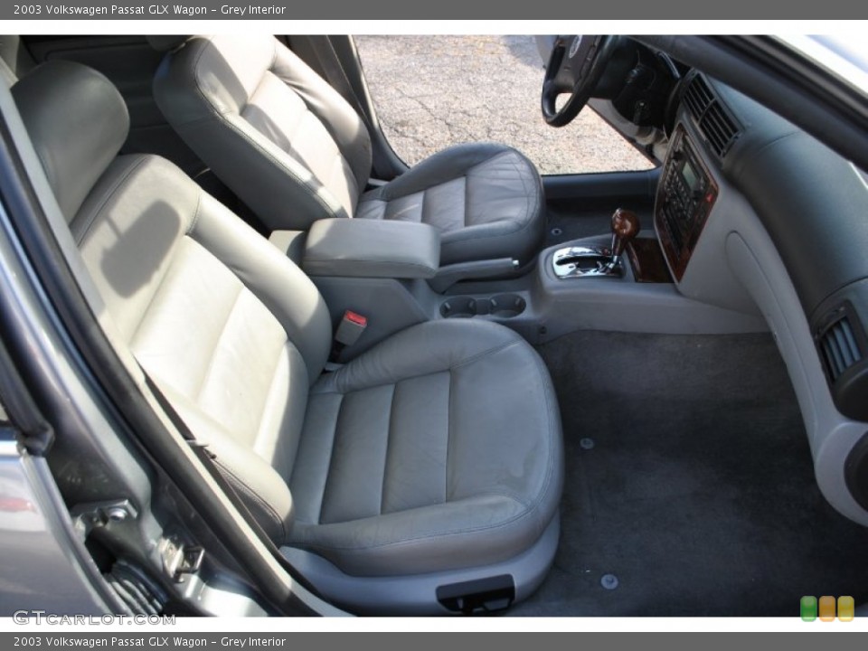 Grey Interior Photo for the 2003 Volkswagen Passat GLX Wagon #58862965