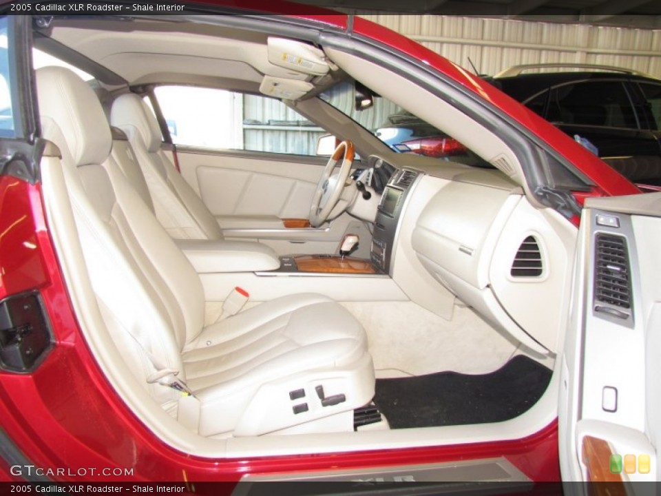 Shale Interior Photo for the 2005 Cadillac XLR Roadster #58866154