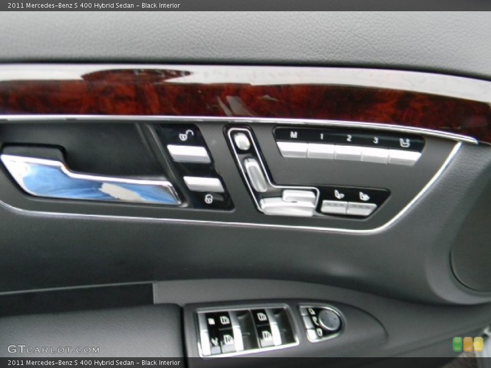 Black Interior Controls for the 2011 Mercedes-Benz S 400 Hybrid Sedan #58896477