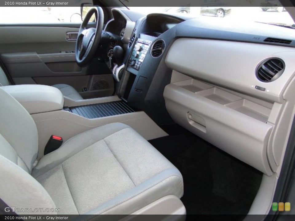 Gray Interior Photo for the 2010 Honda Pilot LX #58905757