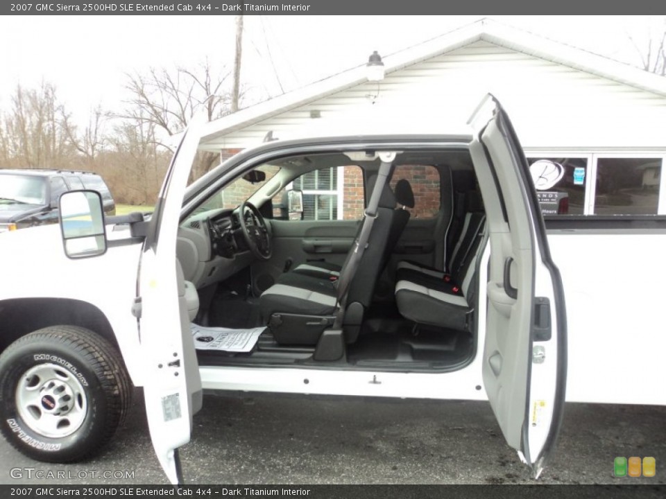 Dark Titanium Interior Photo for the 2007 GMC Sierra 2500HD SLE Extended Cab 4x4 #58913106