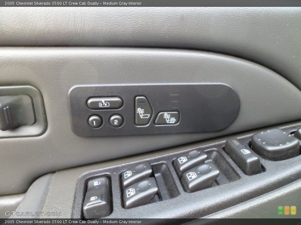 Medium Gray Interior Controls for the 2005 Chevrolet Silverado 3500 LT Crew Cab Dually #58923566