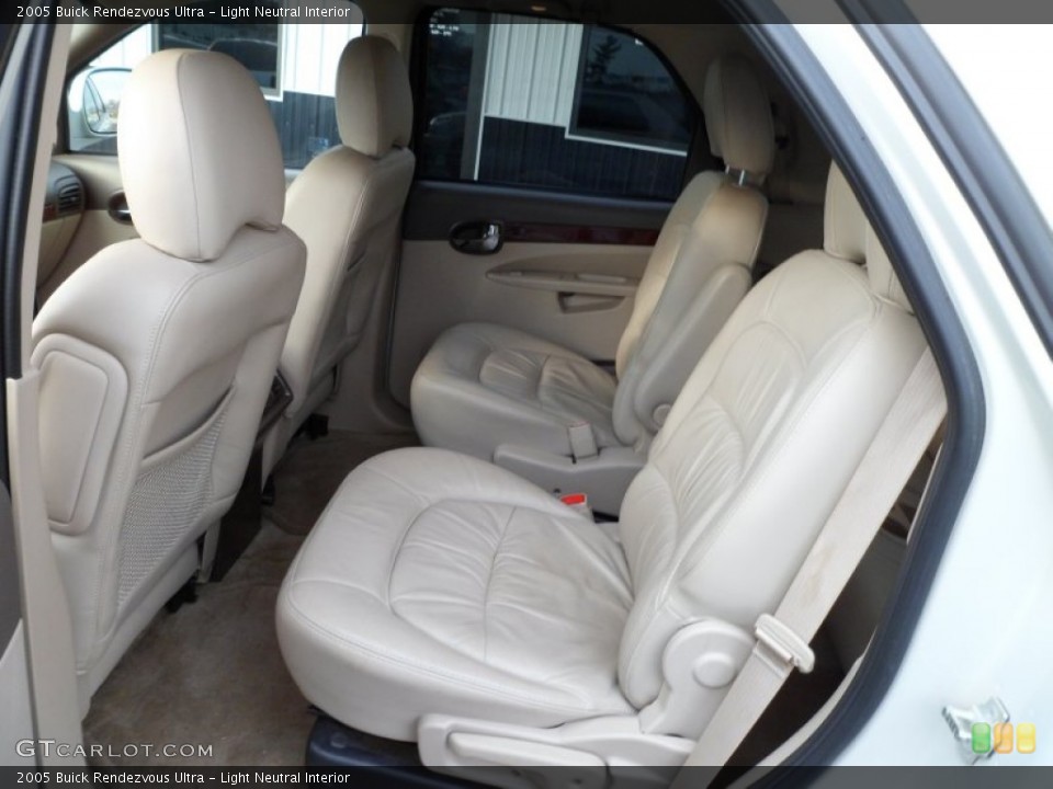 Light Neutral Interior Photo for the 2005 Buick Rendezvous Ultra #58925519