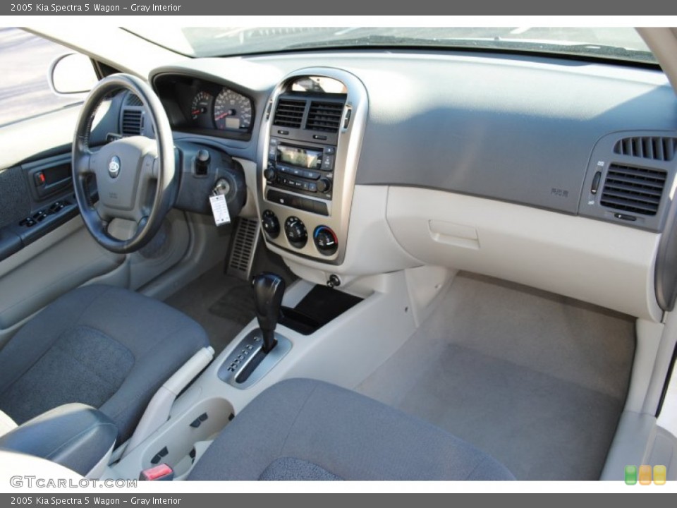 Gray Interior Photo for the 2005 Kia Spectra 5 Wagon #58928228