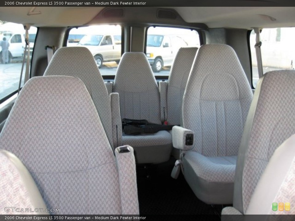 Medium Dark Pewter Interior Photo for the 2006 Chevrolet Express LS 3500 Passenger van #58935399